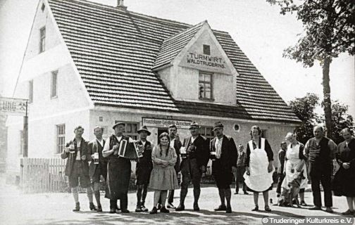 This image has an empty alt attribute; its file name is turmwirt_1950.jpg