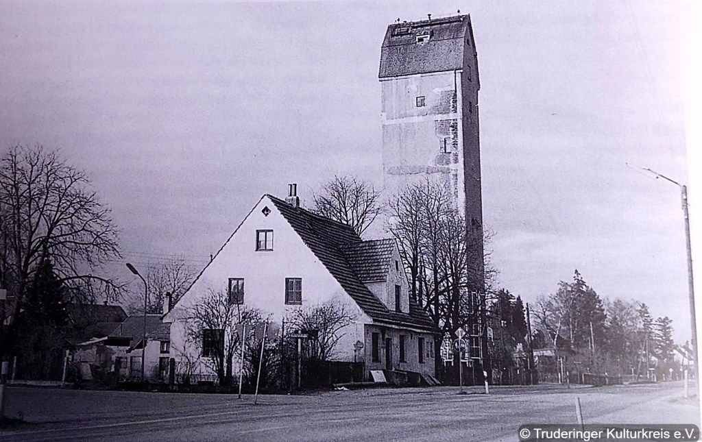 This image has an empty alt attribute; its file name is wasserturm1.jpg